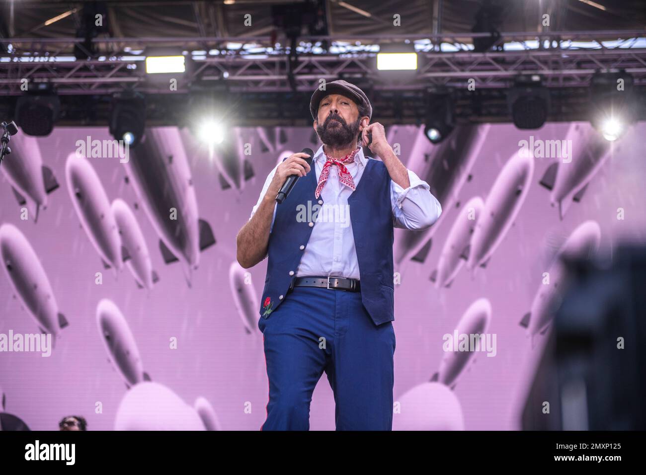Juan Luis Guerra performing at Festival Cruïlla, Barcelona 9 Jun. 2022. Photographer: Ale Espaliat Stock Photo
