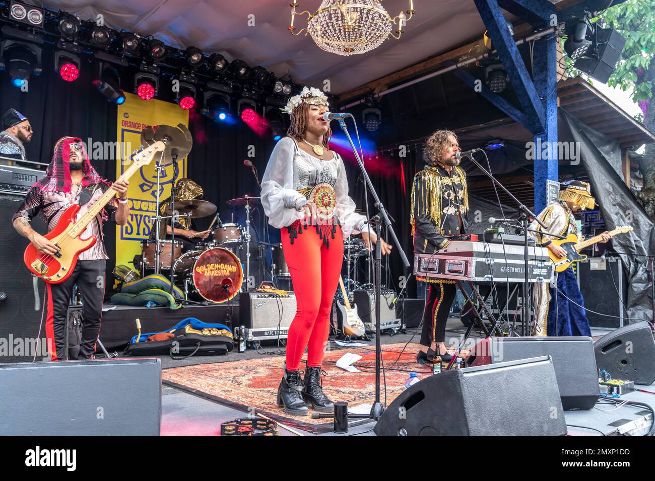 Die Band Golden Dawn Arkestra aus den USA  live beim Orange Blossom Special Festival, Beverungen, Deutschland  |  US  band Golden Dawn Arkestra live a Stock Photo