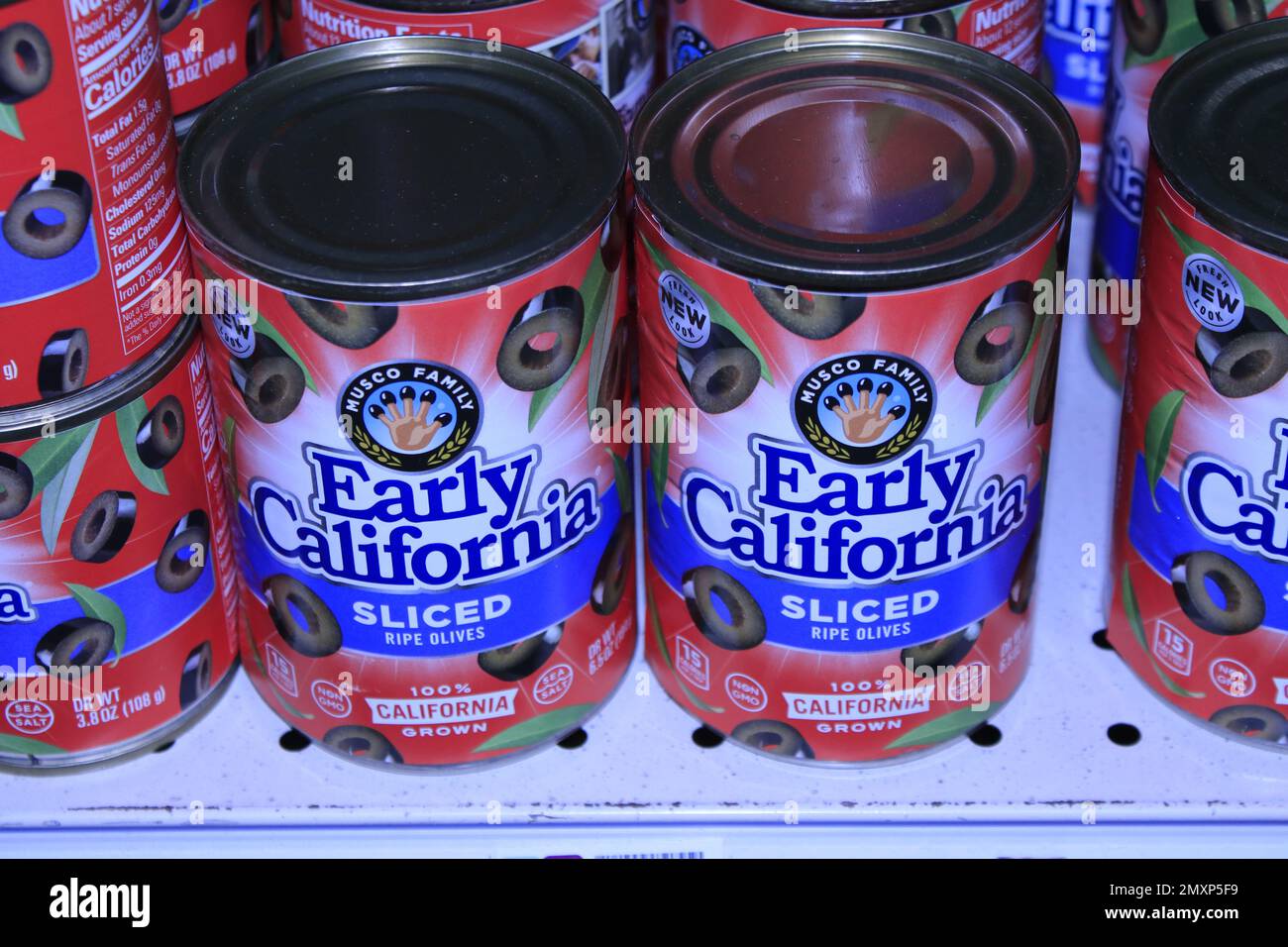 EARLY California sliced Olives in cans on a shelf Stock Photo Alamy