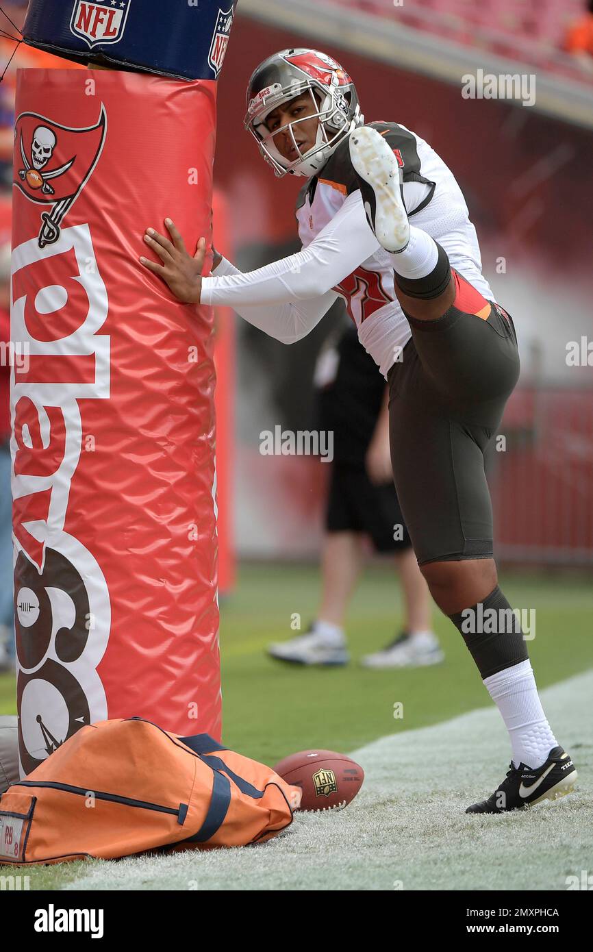 Tampa Bay Buccaneers kicker Roberto Aguayo 19 warms up before an