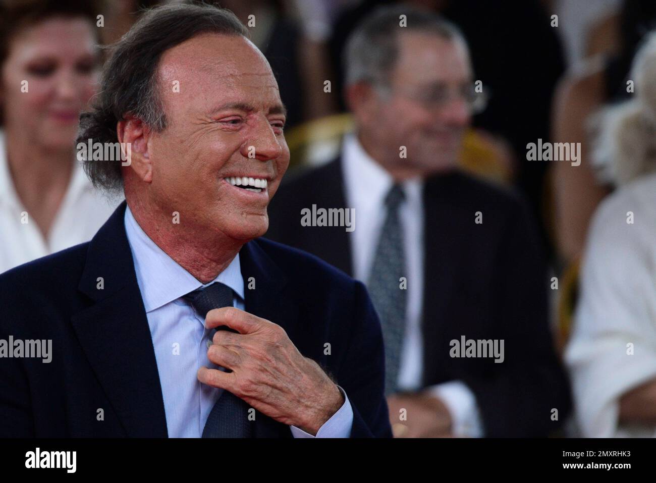 Spanish man files paternity suit against Julio Iglesias