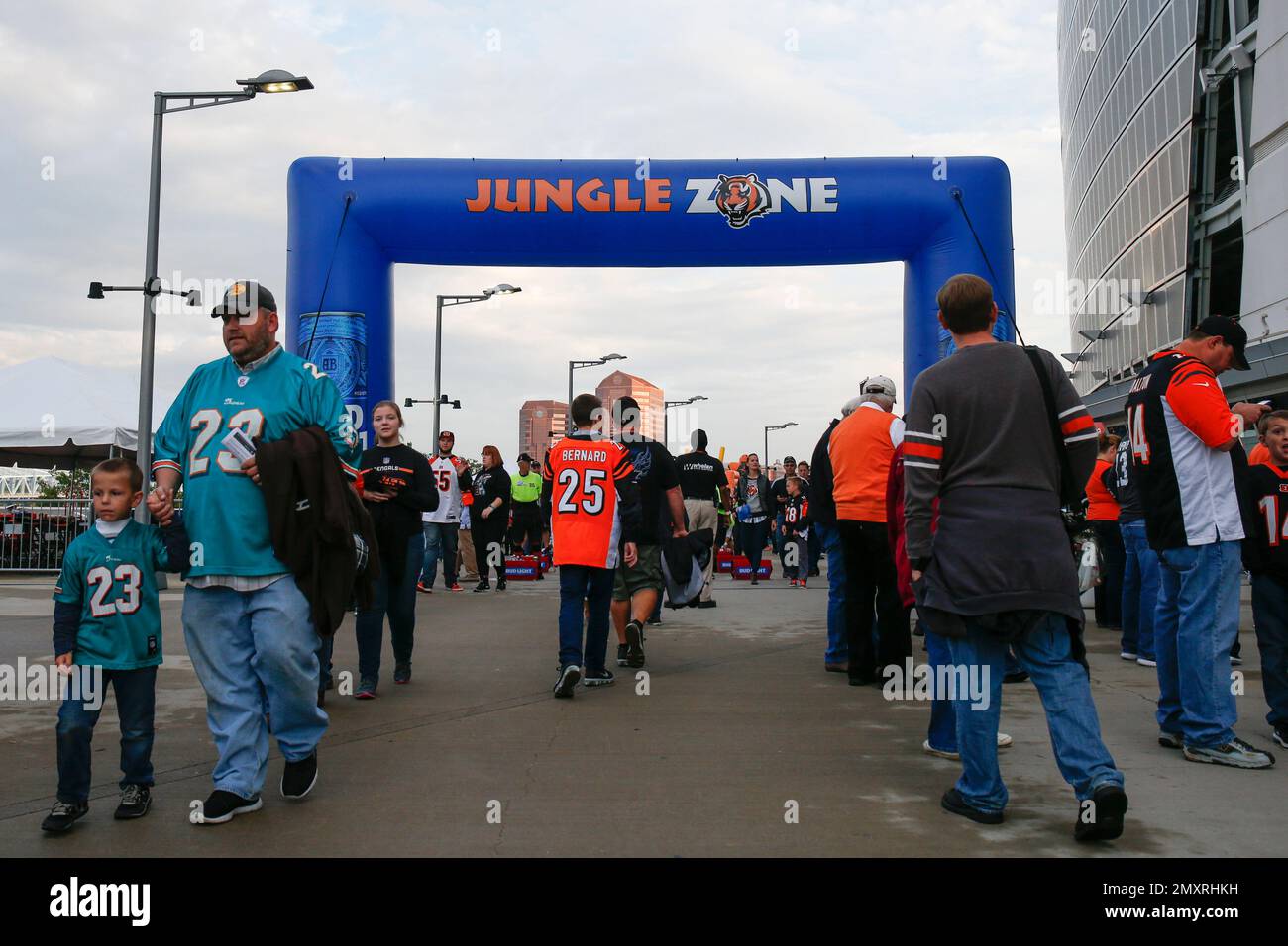 Cincinnati Bengals fans show off their Bengals gear as they tailgate before  an NFL football game against the Miami Dolphins, Thursday, Sept. 29, 2016,  in Cincinnati. (AP Photo/Frank Victores Stock Photo - Alamy