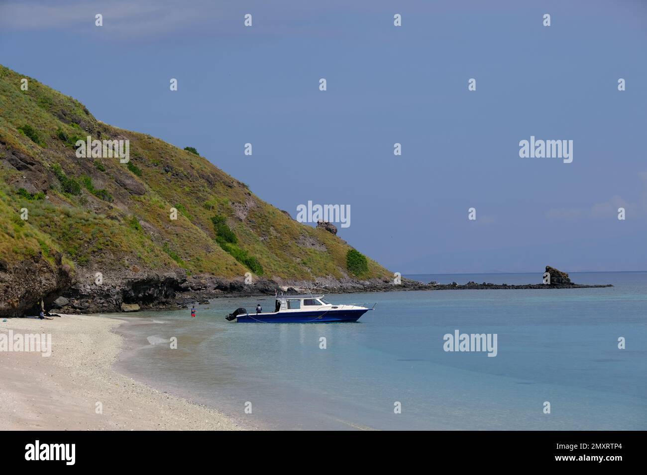 Indonesia Sumbawa - Beach and Diving Boat Banta Island - Toro Tandorassa Stock Photo