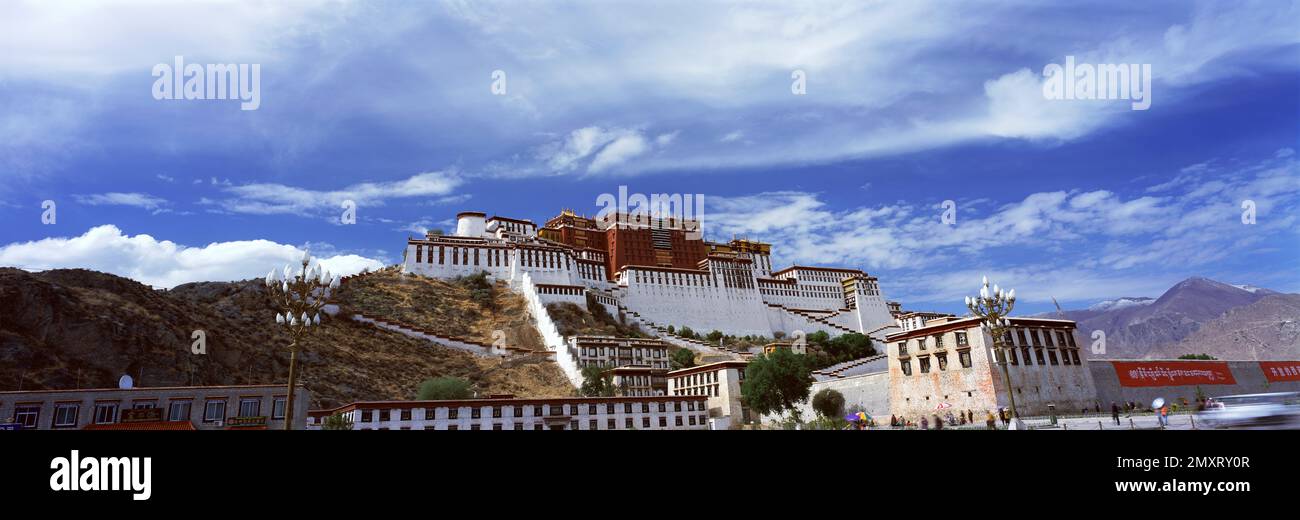 The potala palace in Lhasa in Tibet Stock Photo - Alamy