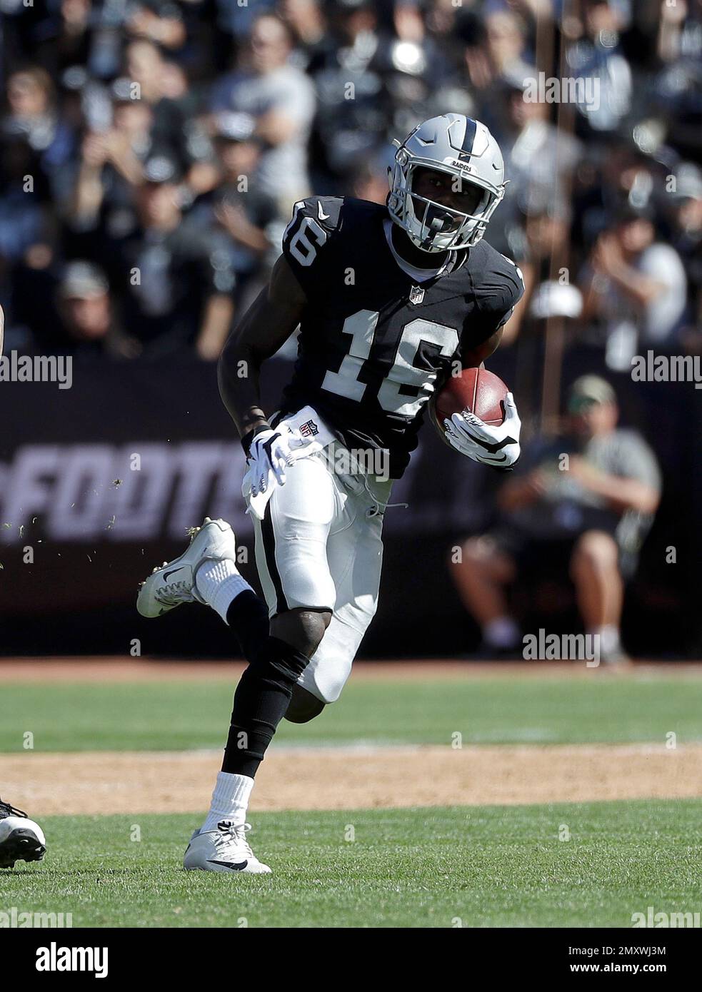 Oakland Raiders wide receiver Johnny Holton (16) during NFL football  practice in Napa, Calif., Wednesday, Aug. 1, 2018. (AP Photo/Jeff Chiu  Stock Photo - Alamy