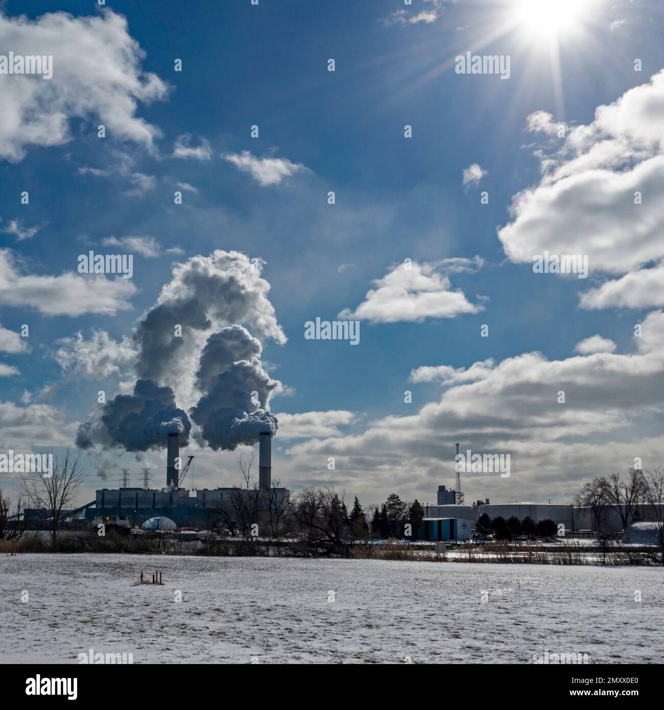 Monroe, Michigan - DTE's Energy's Monroe Power Plant on the shore of Lake Erie. The coal-fired plant is the second biggest emitter of greenhouse gases Stock Photo