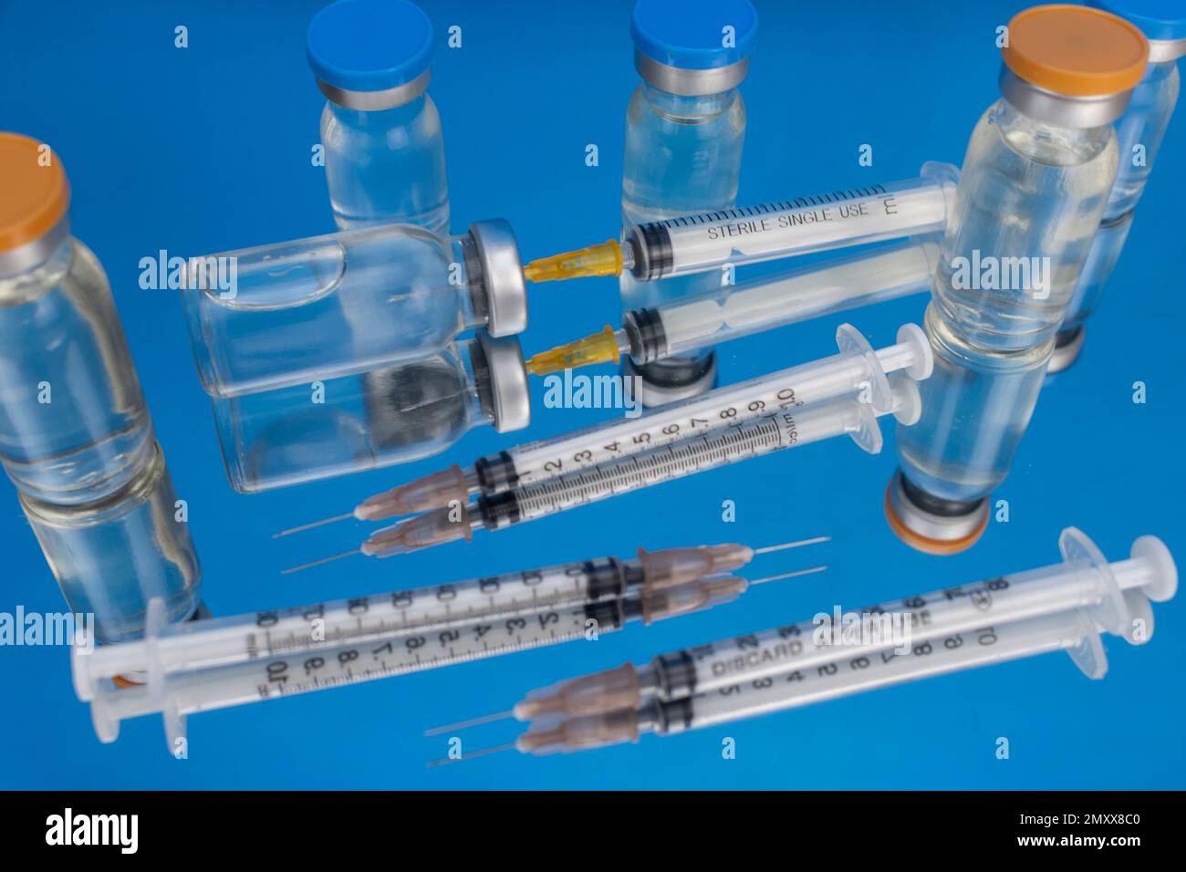 Premium Photo  Ampoule bottle with insulin needles and syringes for  medical subcutaneous injection