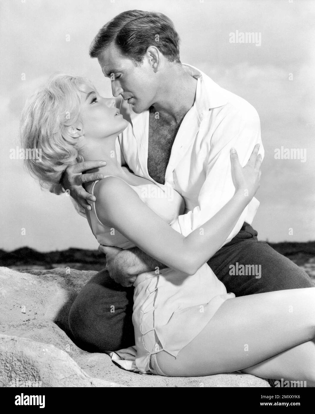 YVETTE MIMIEUX and ROD TAYLOR in THE TIME MACHINE (1960), directed by GEORGE PAL. Credit: M.G.M. / Album Stock Photo