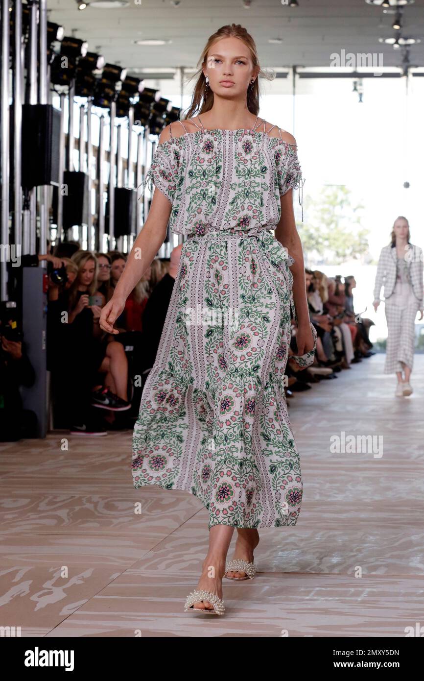 The Tory Burch Spring 2017 collection is modeled during Fashion Week, at  the Whitney Museum of American Art in New York, Tuesday, Sept. 13, 2016.  (AP Photo/Richard Drew Stock Photo - Alamy
