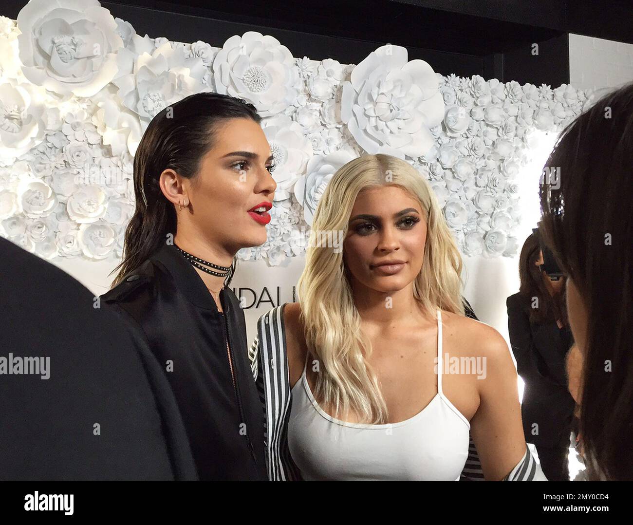 Kylie & Kendall Jenner サイン￼！Kardashians Kendall And Kylie