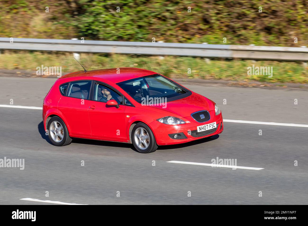 2002 (07) Red SEAT LEON. RDI STYLANCE 1896cc 5 speed manual; travelling on the M61 motorway UK Stock Photo