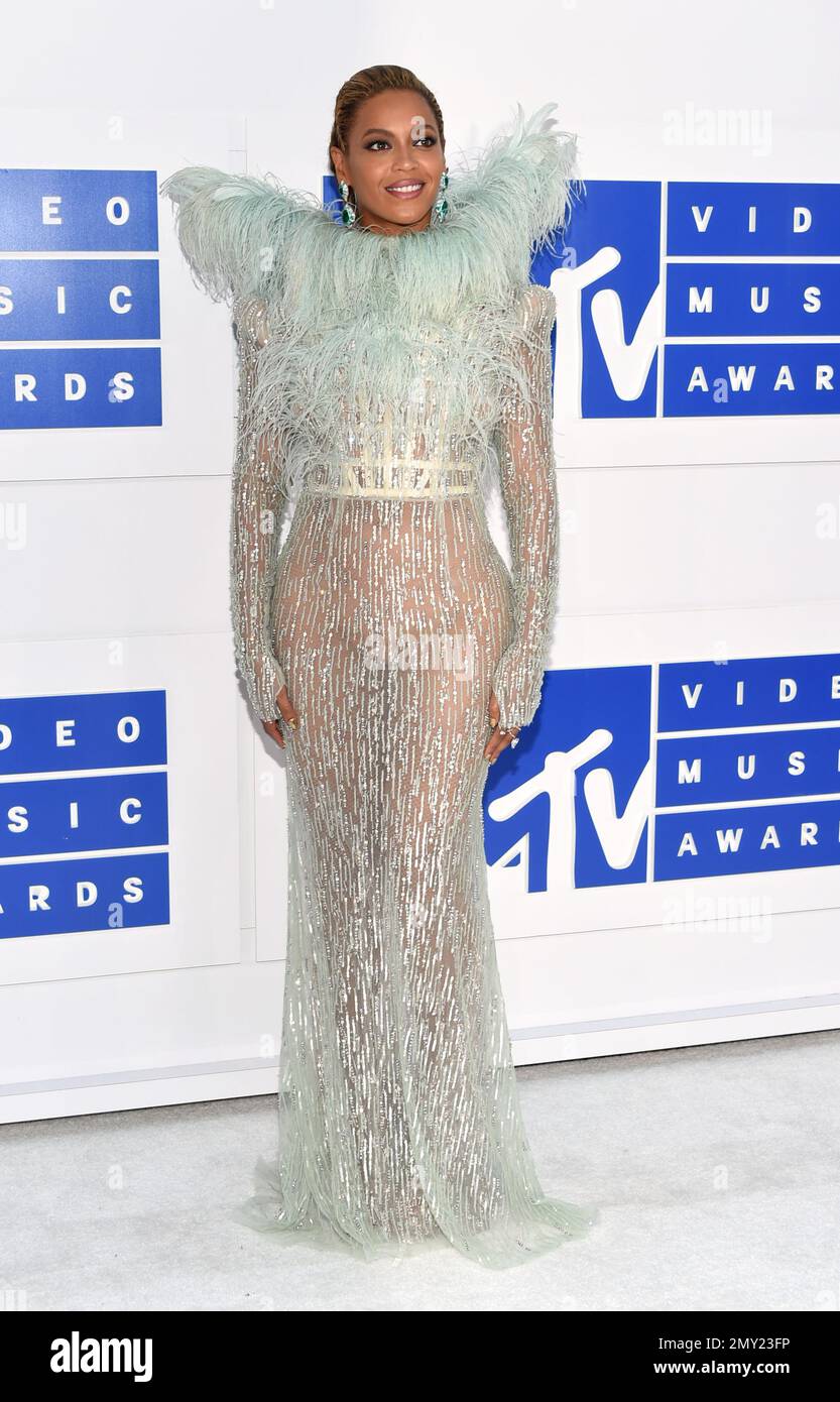 Beyonce arrives at the MTV Video Music Awards at Madison Square Garden ...