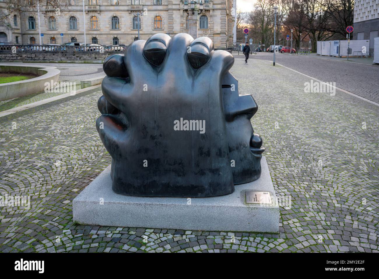 Grosser verletzter Kopf (Big injured head) Sculpture by Rainer Kriester - Hanover, Lower Saxony, Germany Stock Photo