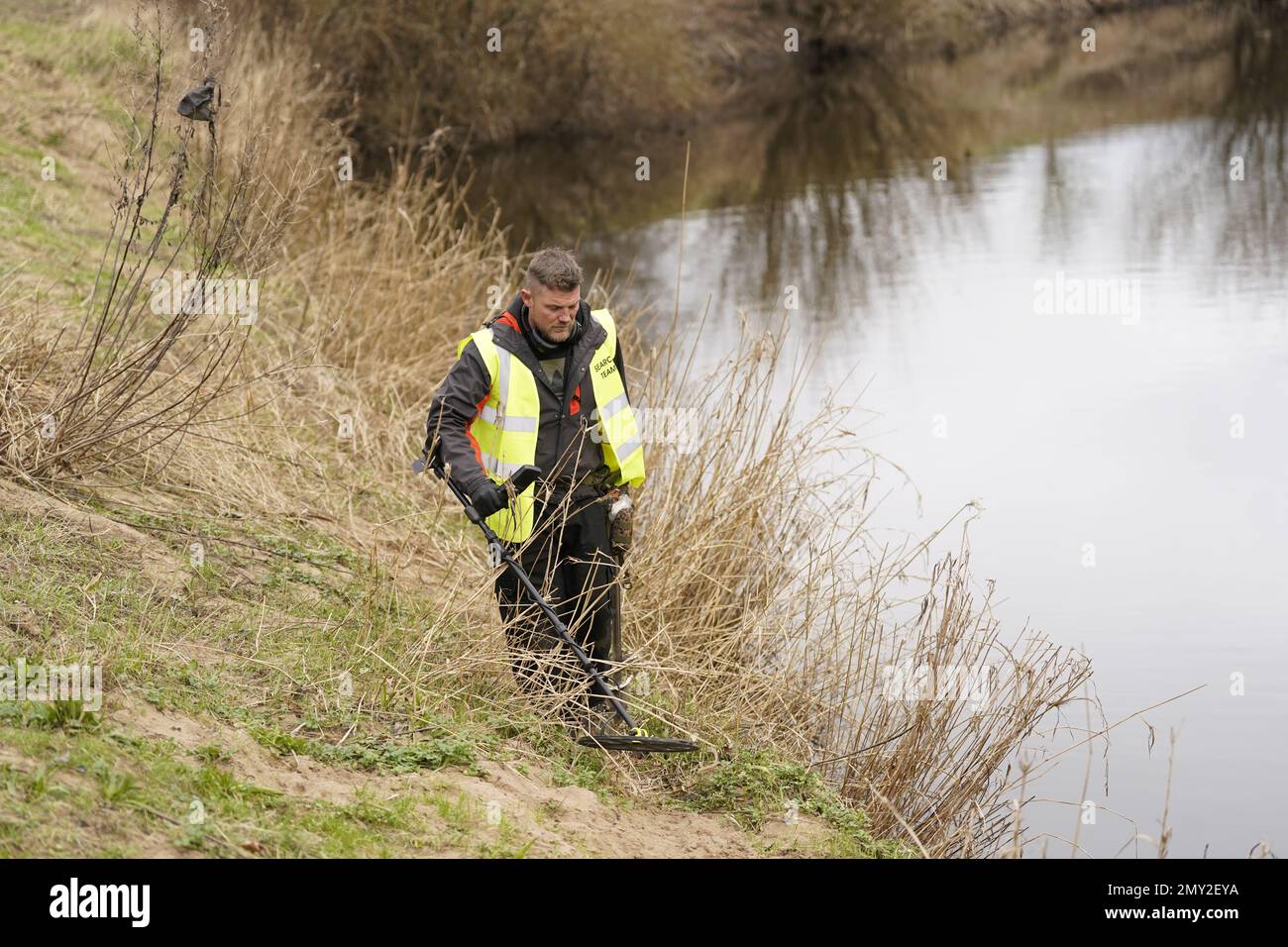 Members of the public use metal detectors on the banks of the River Wyre at St Michael's on Wyre, Lancashire, as the search continues for missing woman Nicola Bulley, 45, who was last seen on the morning of Friday January 27, when she was spotted walking her dog on a footpath by the nearby River Wyre. Picture date: Saturday February 4, 2023. Stock Photo