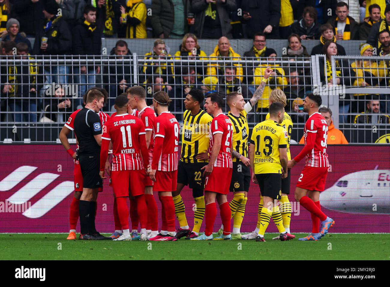 DORTMUND, GERMANY - FEBRUARY 4: Red card given by referee Robert Schroder for Kiliann Sildillia of SC Freiburg during the Bundesliga match between Borussia Dortmund and SC Freiburg at Signal Iduna Park on February 4, 2023 in Dortmund, Germany (Photo by Marcel ter Bals/Orange Pictures) Stock Photo