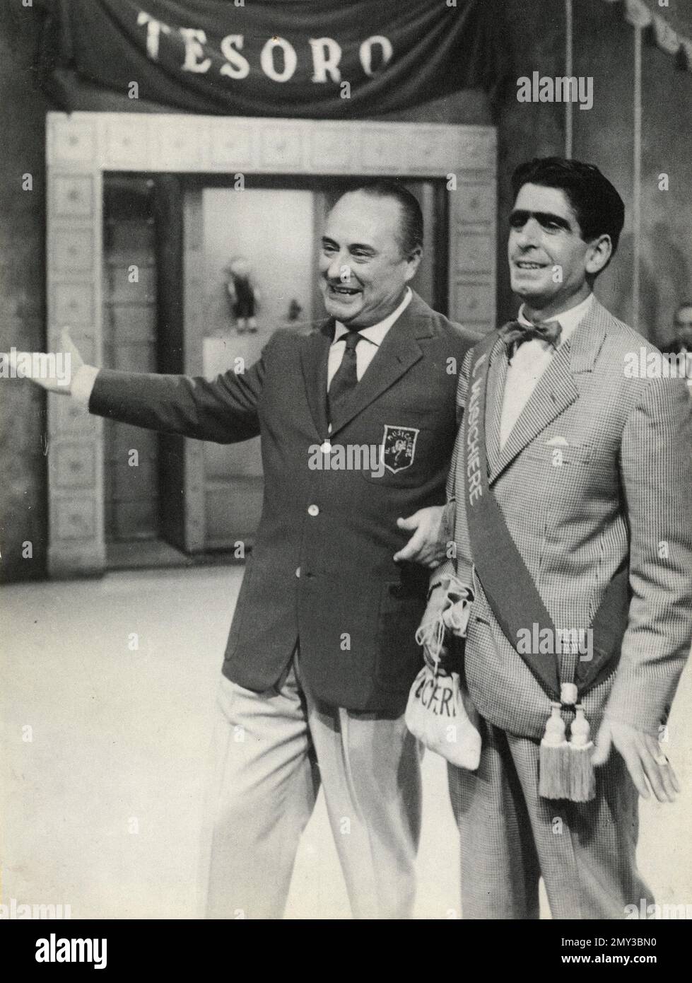 Italian TV presenter Mario Riva (left) with Spartaco D'Itri, partecipant to the telequiz Il Musichiere, Italy 1960 Stock Photo