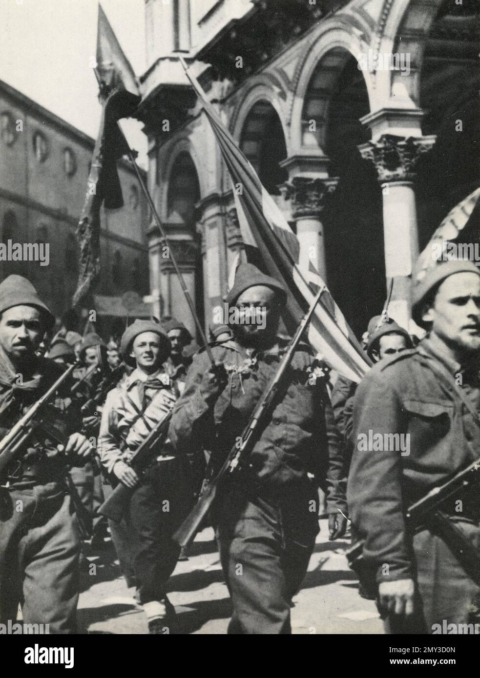 Partisan troops parading in Milan after the liberation, Italy 1945 Stock Photo