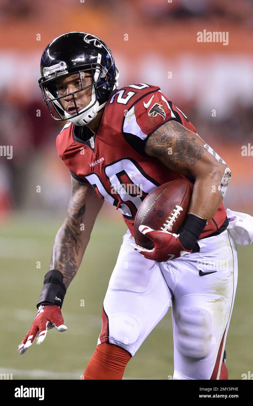 Atlanta Falcons running back Brandon Wilds runs the ball in the second ...
