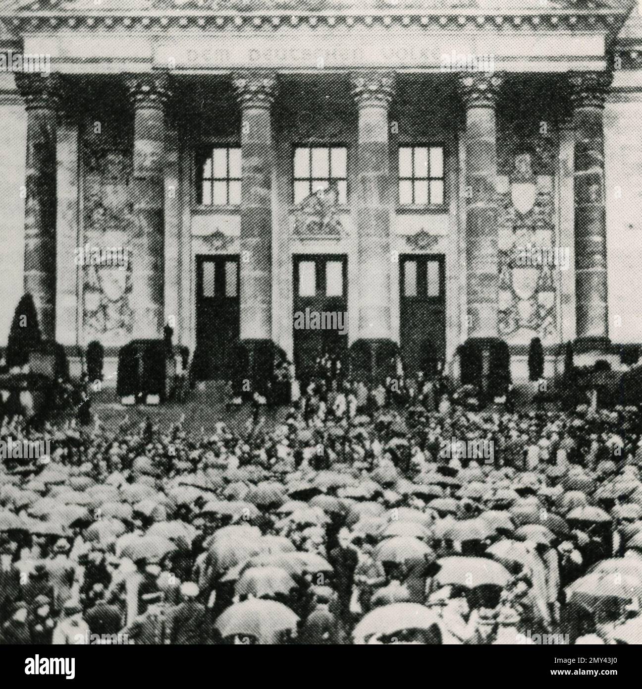 People gathered for German Minister of Foreign Affaires Walther Rathenau's funeral, Berlin, Germany 1922 Stock Photo