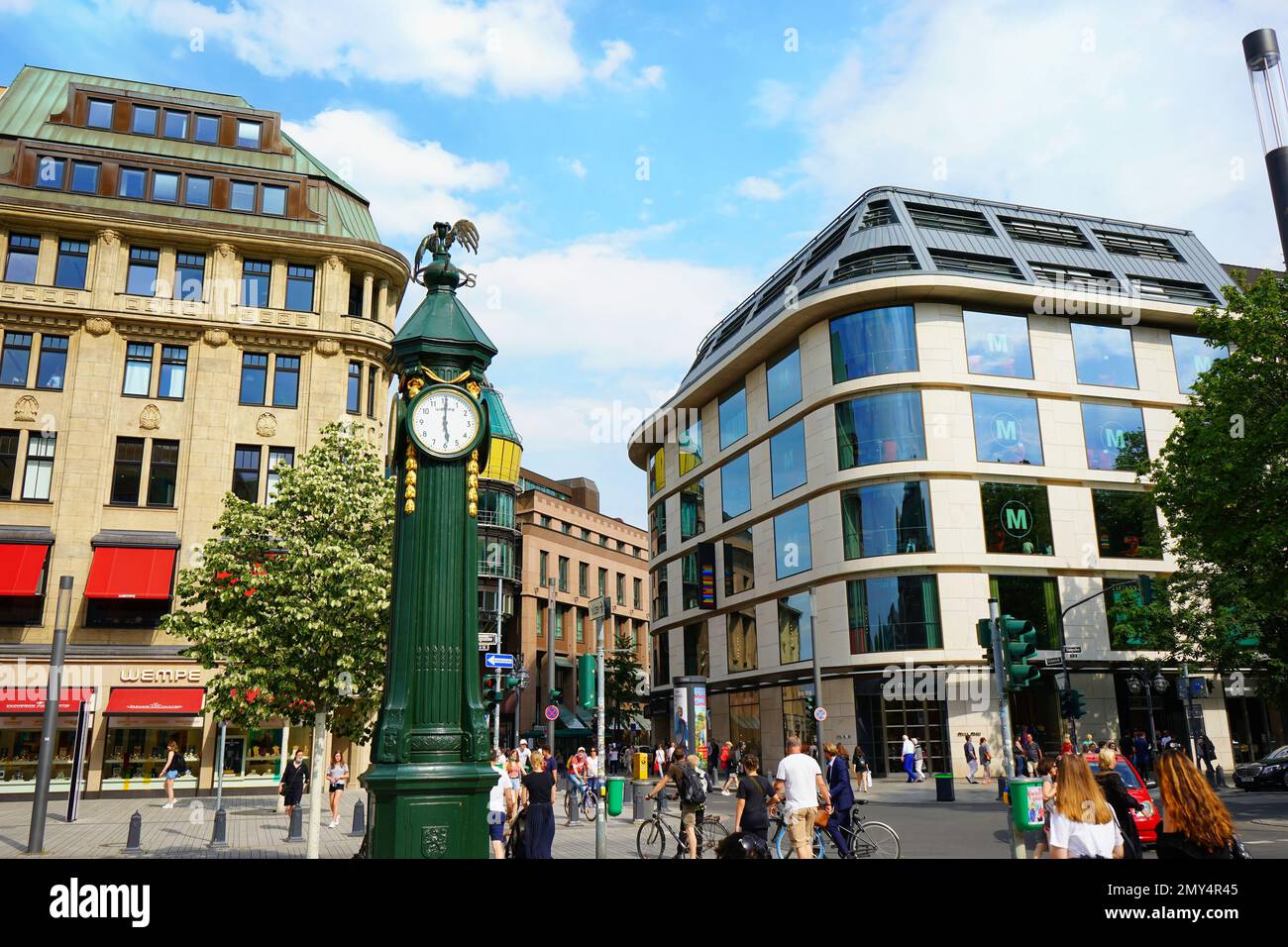 The shopping district Schadowstrasse/Königsallee in the city center of