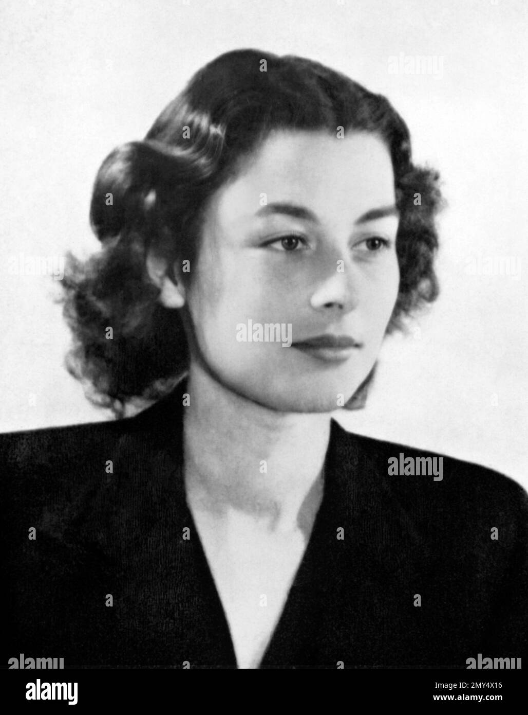 Violette Szabo. Portrait of the British-French Special Operations Executive (SOE) agent, Violette Reine Elizabeth Szabo (1921-1945), c. 1944 Stock Photo