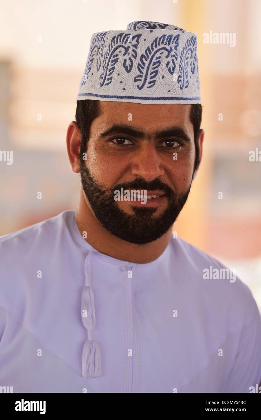 Ordinary people, traditionally dressed, at the Nizwa Livestock Market