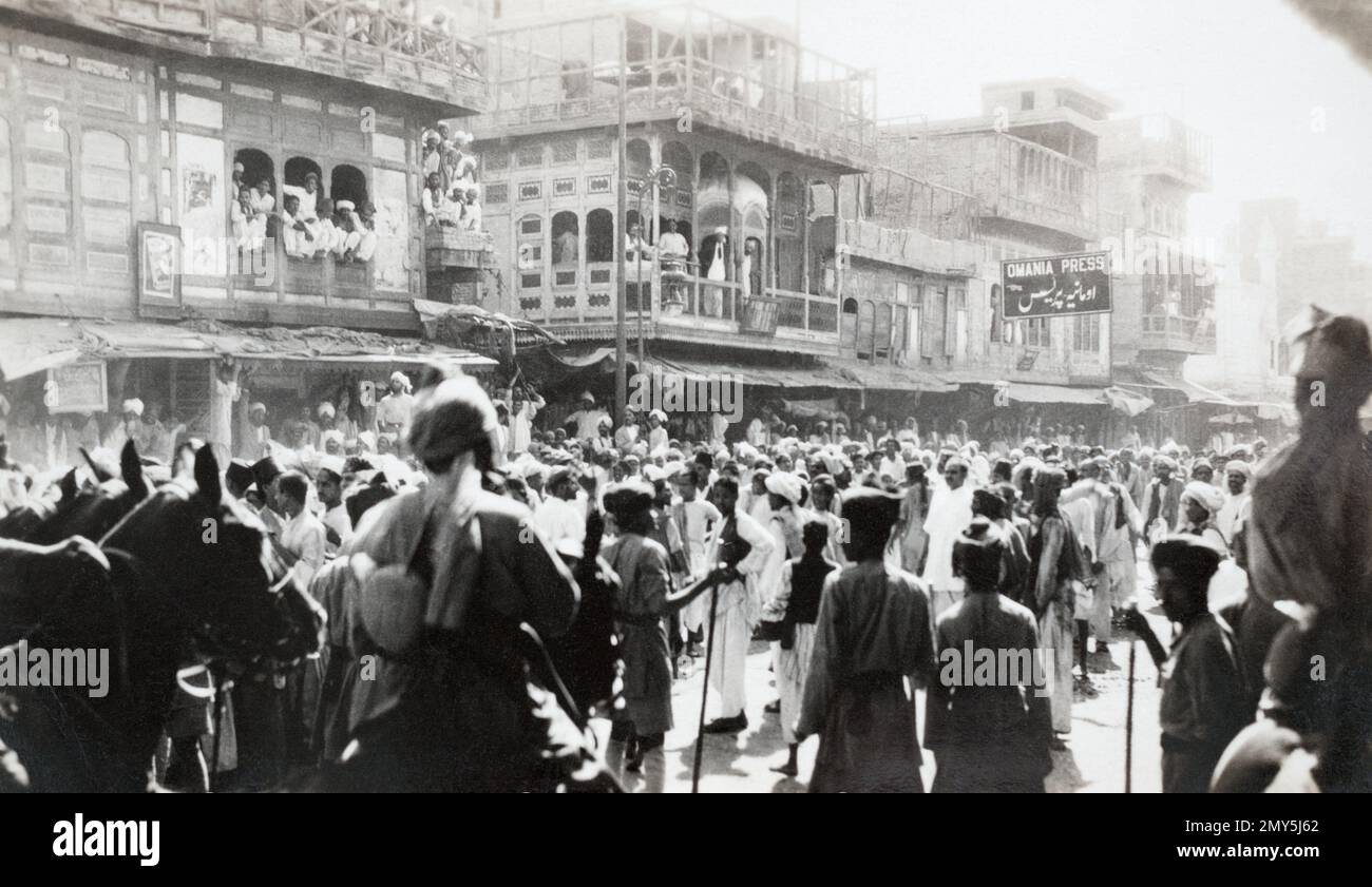 Crowds of men on the streets of Peshawar during the demonstrations against the British colonial government in India in 1930. Stock Photo