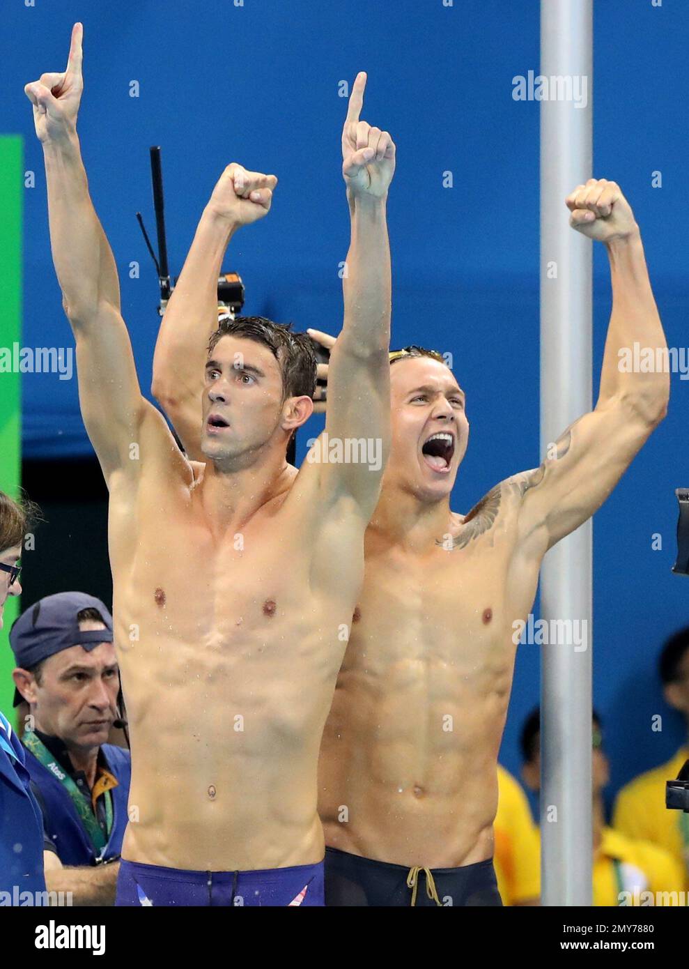 Caeleb Dressel and Michael Phelps, left, from the United States ...
