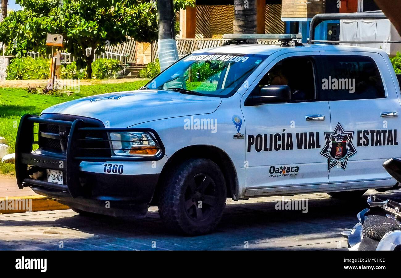 Palenque, Mexique - 23 Mai 2017: Camionnette Blanche Dodge Ram Dans La Rue.  Banque D'Images et Photos Libres De Droits. Image 92900932