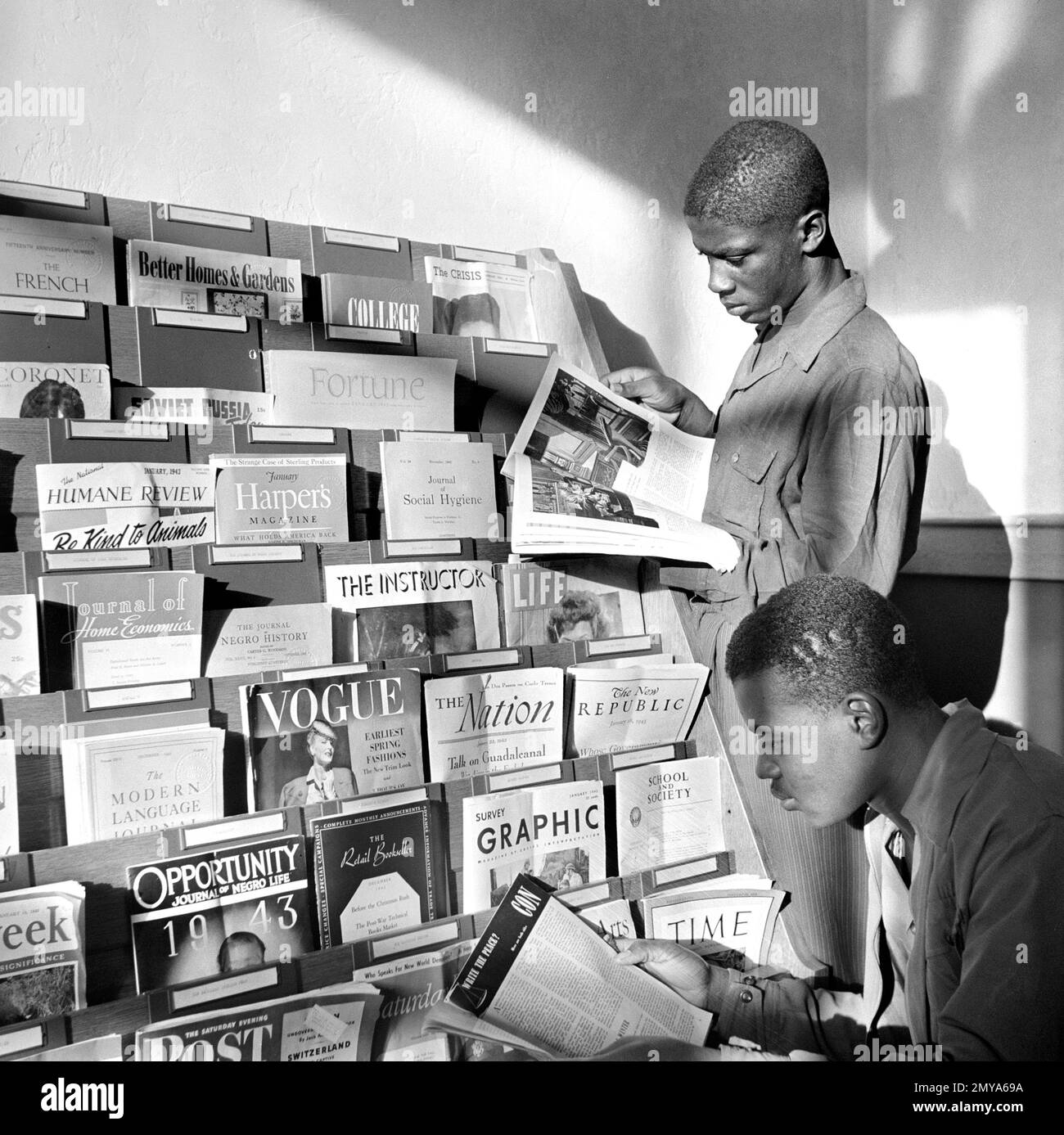 Students in Library Reading Room, Bethune-Cookman College, Daytona Beach, Florida, USA, Gordon Parks, U.S. Office of War Information, January 1943 Stock Photo