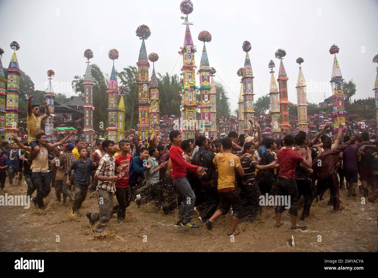 Indian Pnar or Jaintia tribesmen carry 'Rongs' or chariots and dance in ...