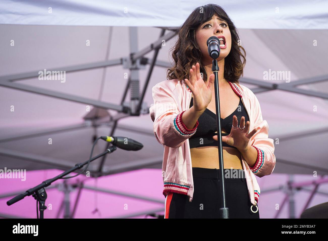 Foxes Female Singer