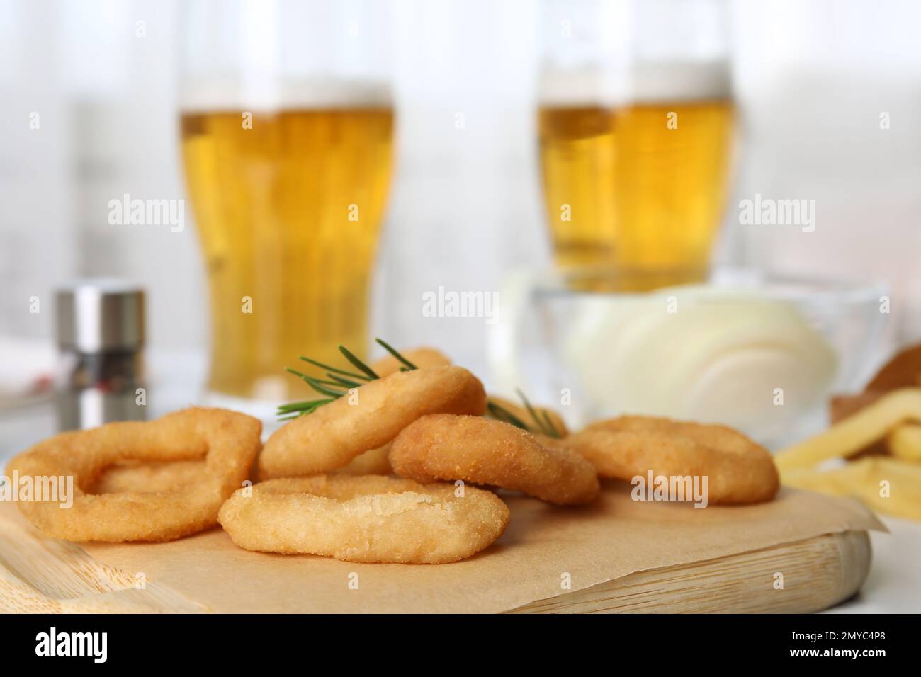 Fried beer batter onion rings hi-res stock photography and images - Alamy