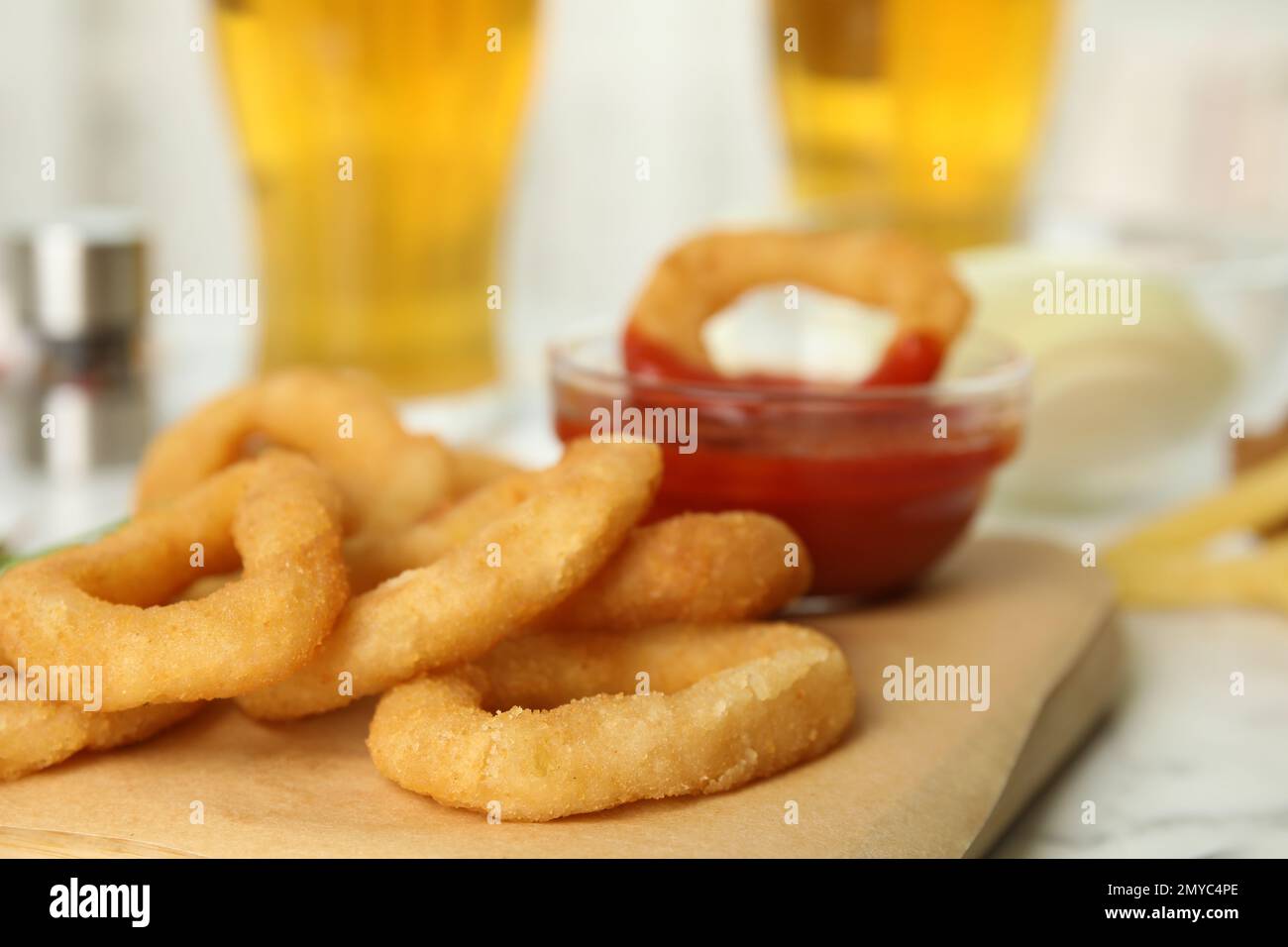 Fried beer batter onion rings hi-res stock photography and images - Alamy