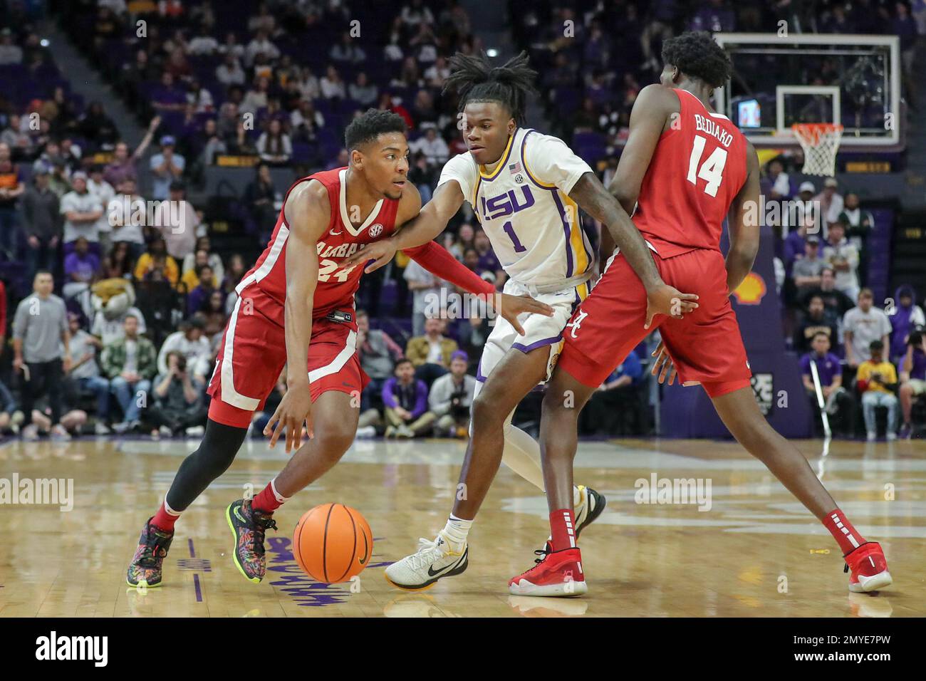 Baton Rouge, LA, USA. 4th Feb, 2023. Alabama's Charles Bediako (14) sets a screen for teammate Brandon Miller (24) and tries to stop LSU's Cam Hayes (1) during NCAA Basketball action between the Alabama Crimson Tide and the LSU Tigers at the Pete Maravich Assembly Center in Baton Rouge, LA. Jonathan Mailhes/CSM/Alamy Live News Stock Photo