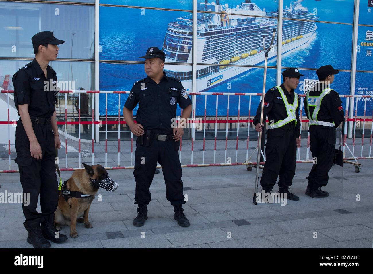 Haut 40 Imagen Cruise Ship Security Officer Vn 9294