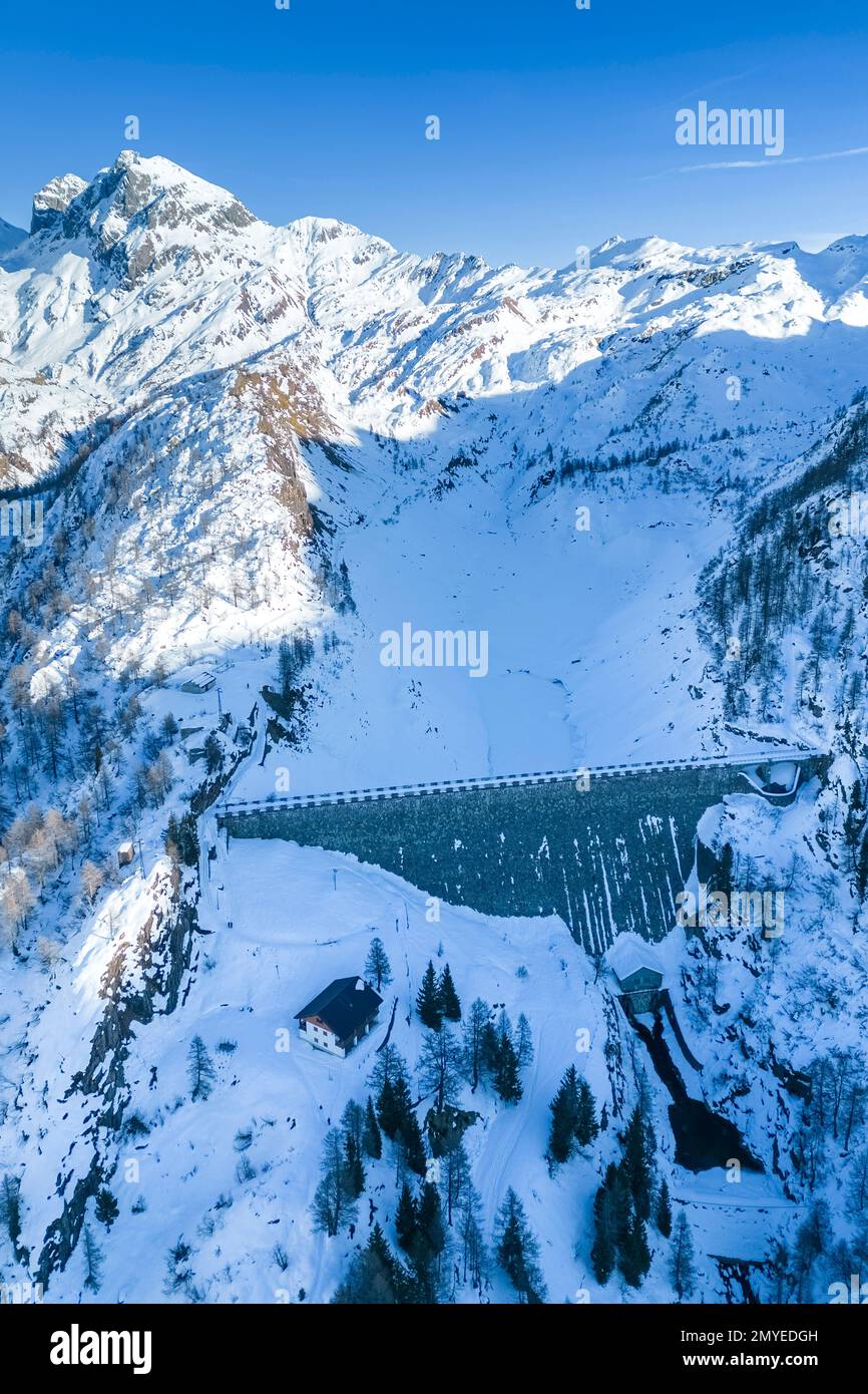 View of the Rifugio Calvi and Fregabolgia lake in winter. Carona, Val Brembana, Alpi Orobie, Bergamo, Bergamo Province, Lombardy, Italy, Europe. Stock Photo