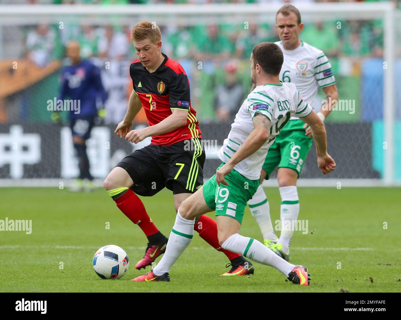 Belgium's Kevin De Bruyne, left, is challenged by Ireland's Shane Long  during the Euro 2016 Group E soccer match between Belgium and Ireland at  the Nouveau Stade in Bordeaux, France, Saturday, June