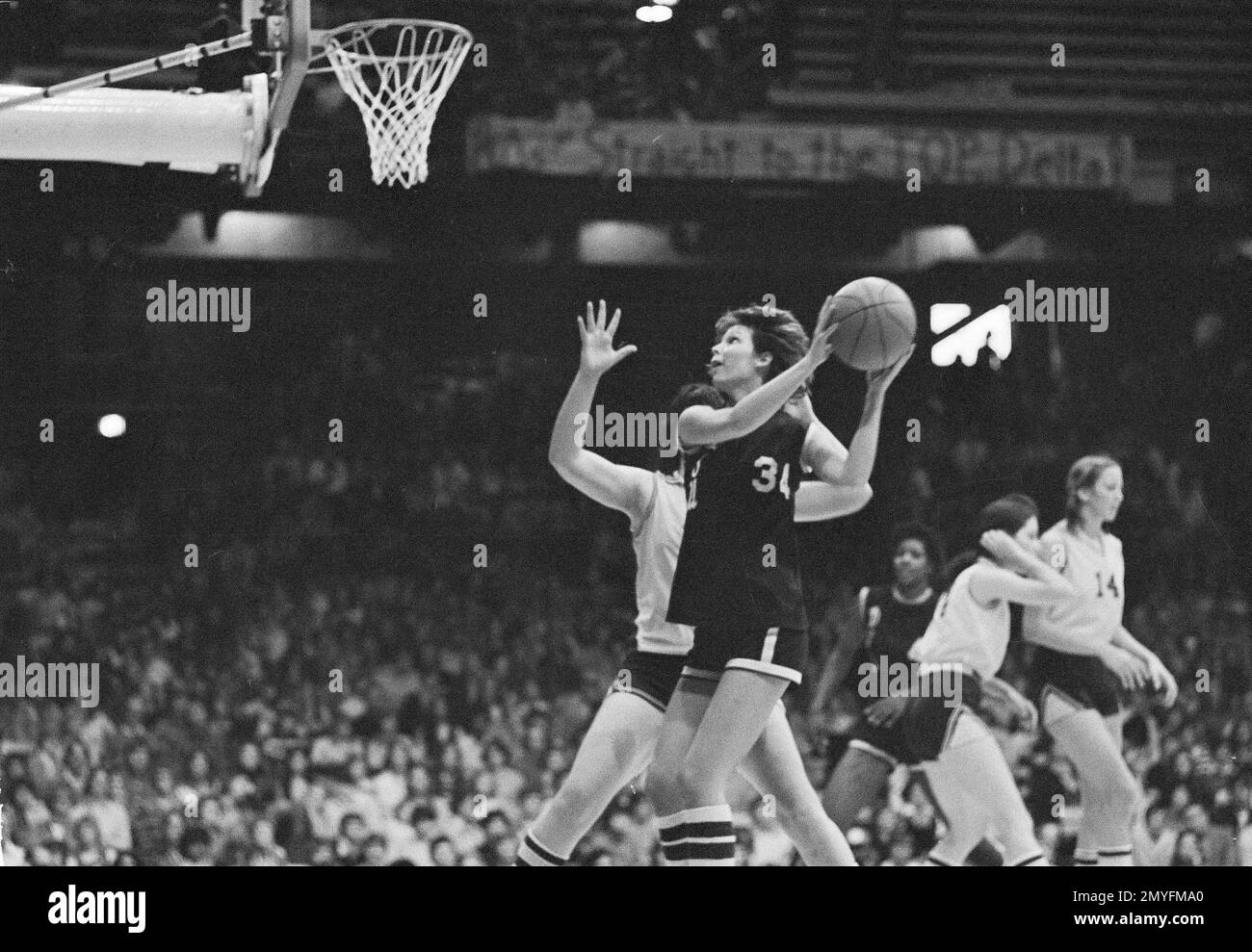 Womens basketball player Black and White Stock Photos & Images - Alamy