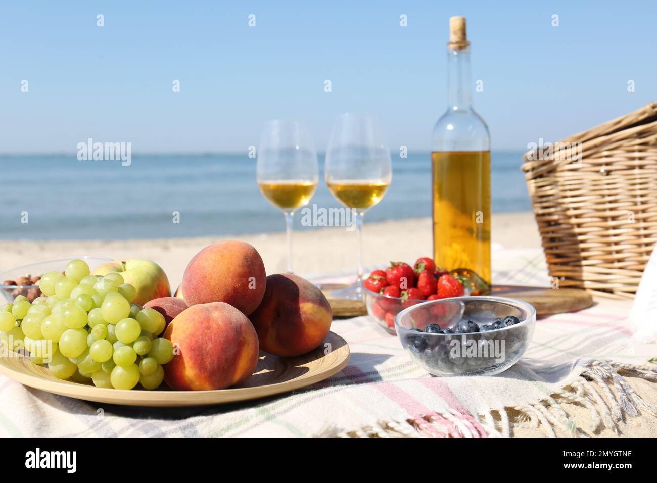 Food and wine on beach. Summer picnic Stock Photo - Alamy