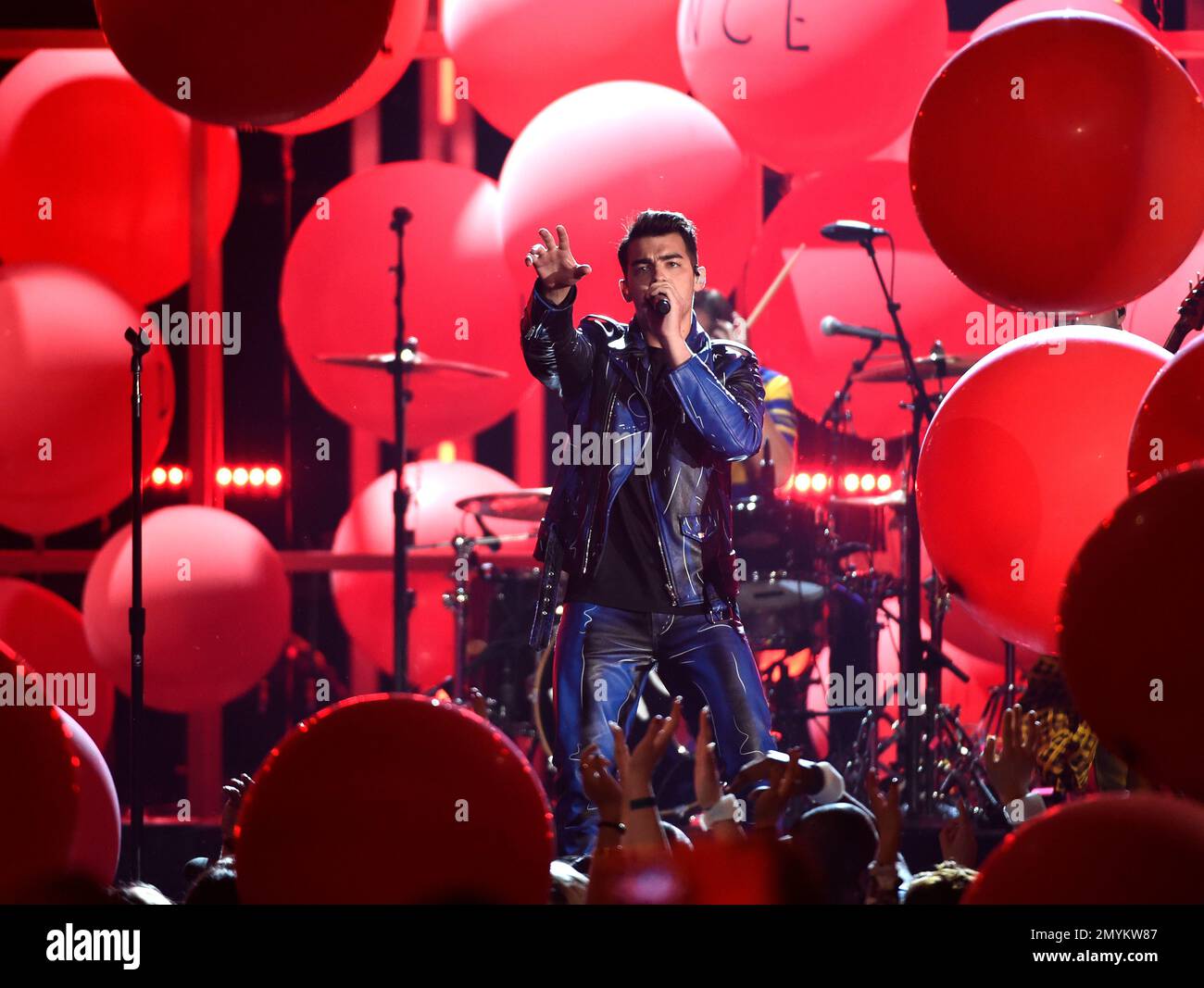 ??Joe Jonas, of DNCE, performs "Cake By The Ocean" at the Billboard