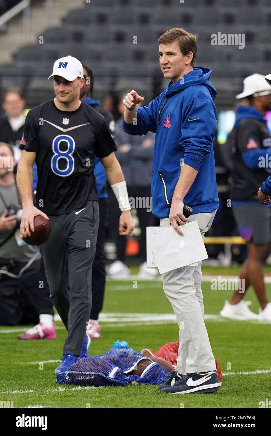 NFC coach Eli Manning and Minnesota Viking quarter back Kirk Cousins