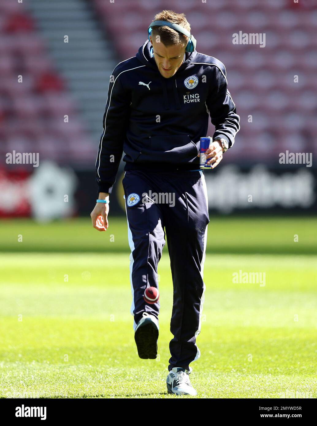 Scott Vardy Leicester City's Jamie Vardy controls a ball ahead of the English ...