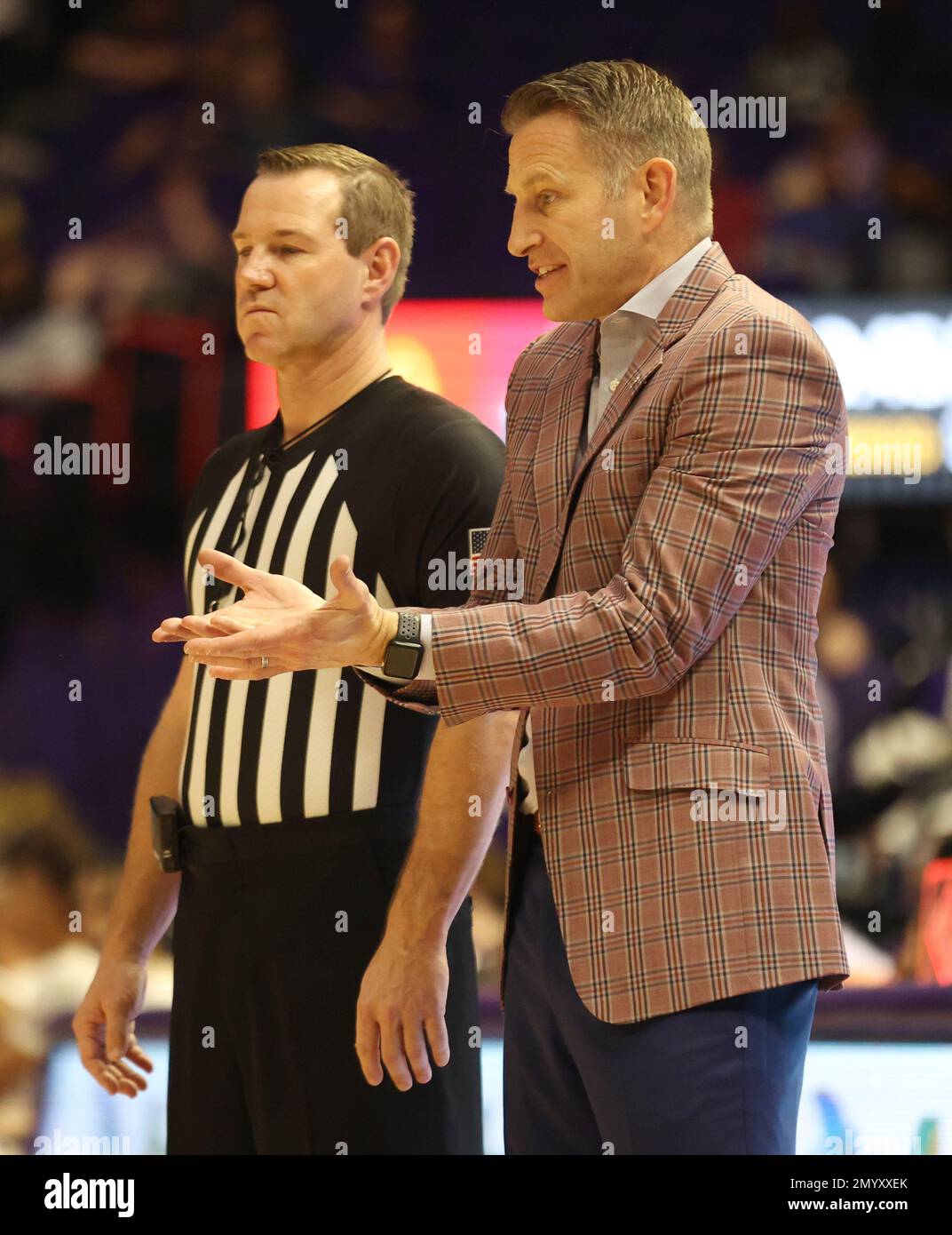 Baton Rouge, USA. 04th Feb, 2023. Alabama Crimson Tide head coach Nate Oats talks to a referee during a men's college basketball game at the Pete Maravich Assembly Center in Baton Rouge, Louisiana on Saturday, February 4, 2023. (Photo by Peter G. Forest/Sipa USA) Credit: Sipa USA/Alamy Live News Stock Photo