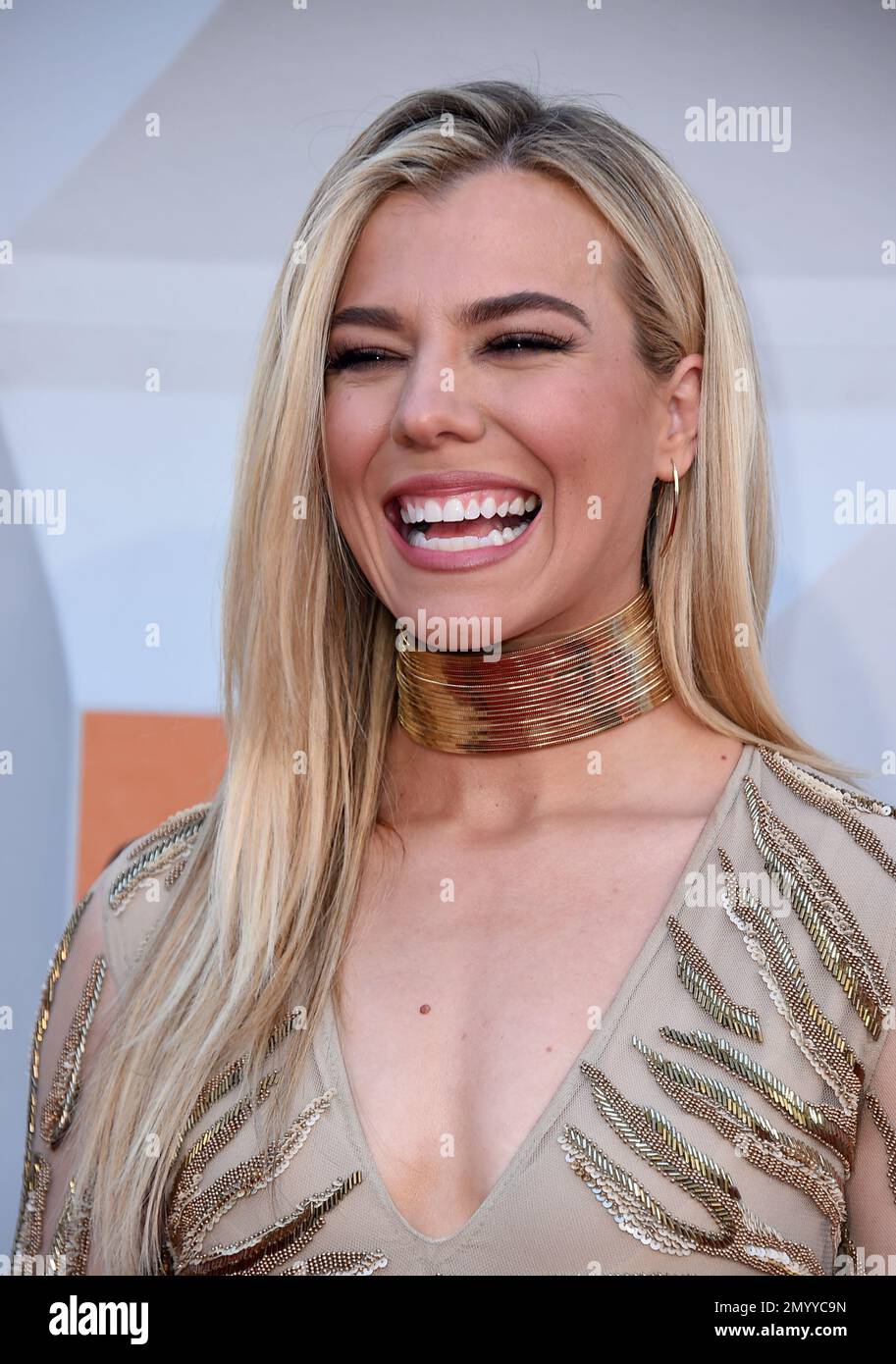 Kimberly Perry arrives at the 51st annual Academy of Country Music ...