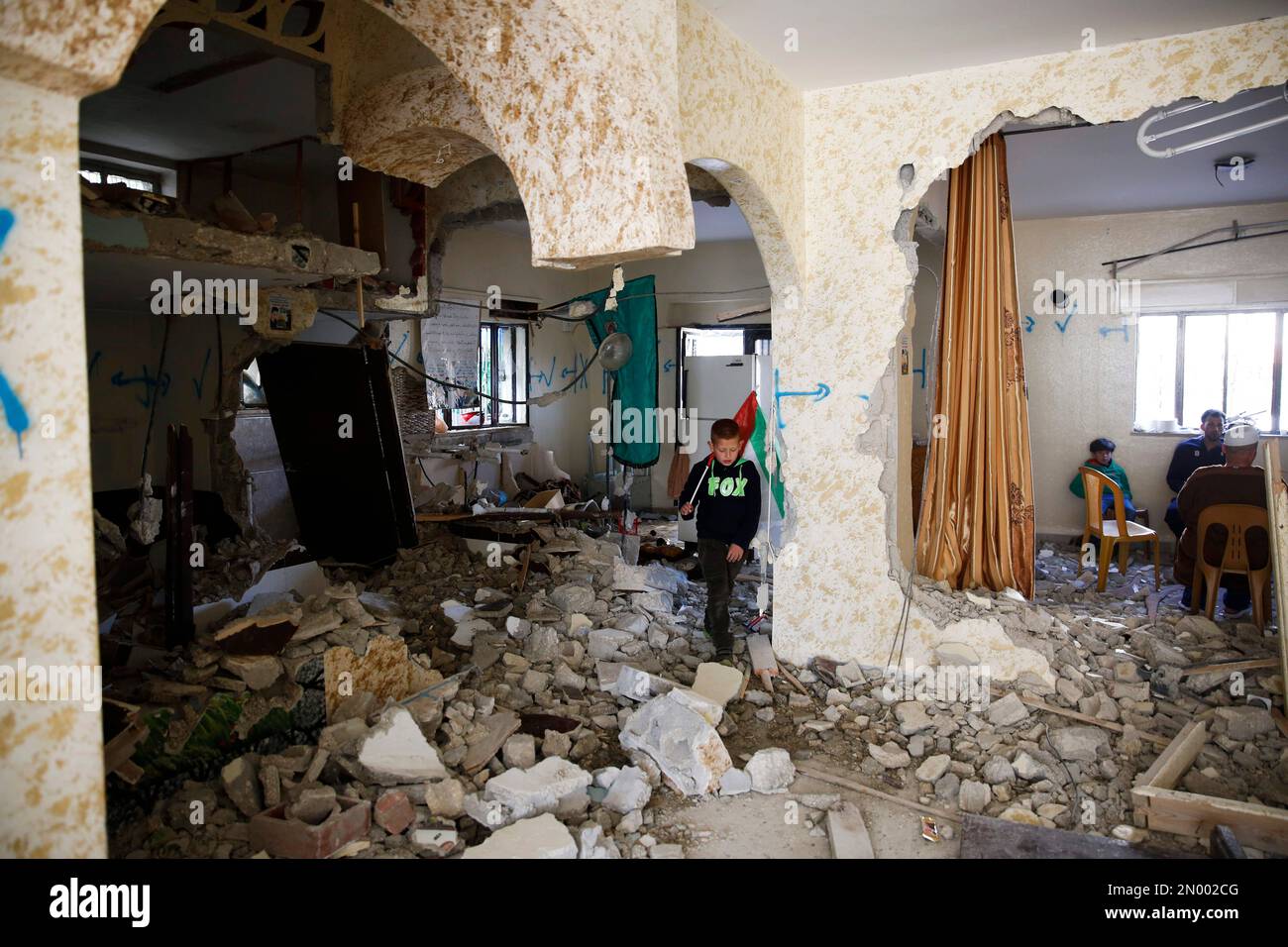 palestinian-kid-walks-through-the-home-of-ehab-maswada-that-was