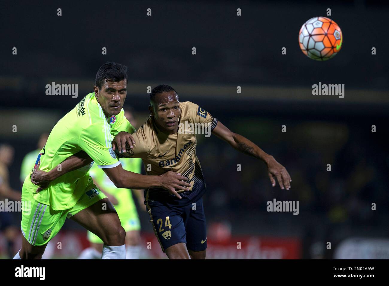 Mexico's Pumas Luis Quinones, center, heads the ball against Paraguay's  Olimpia Cristian Riveros, during a Copa Libertadores soccer match in Mexico  City, Wednesday, April 6, 2016. (AP Photo/Eduardo Verdugo Stock Photo -  Alamy