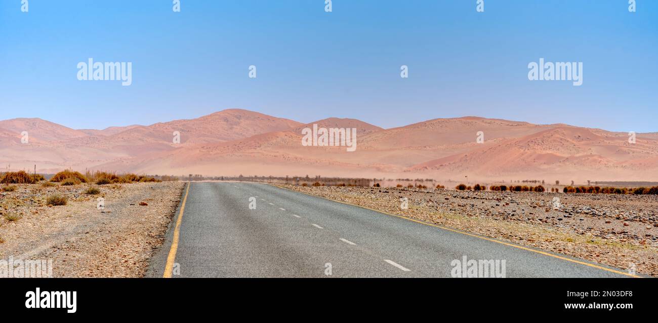 C19 road in Namibia, between Maltahohe and Sesriem Stock Photo