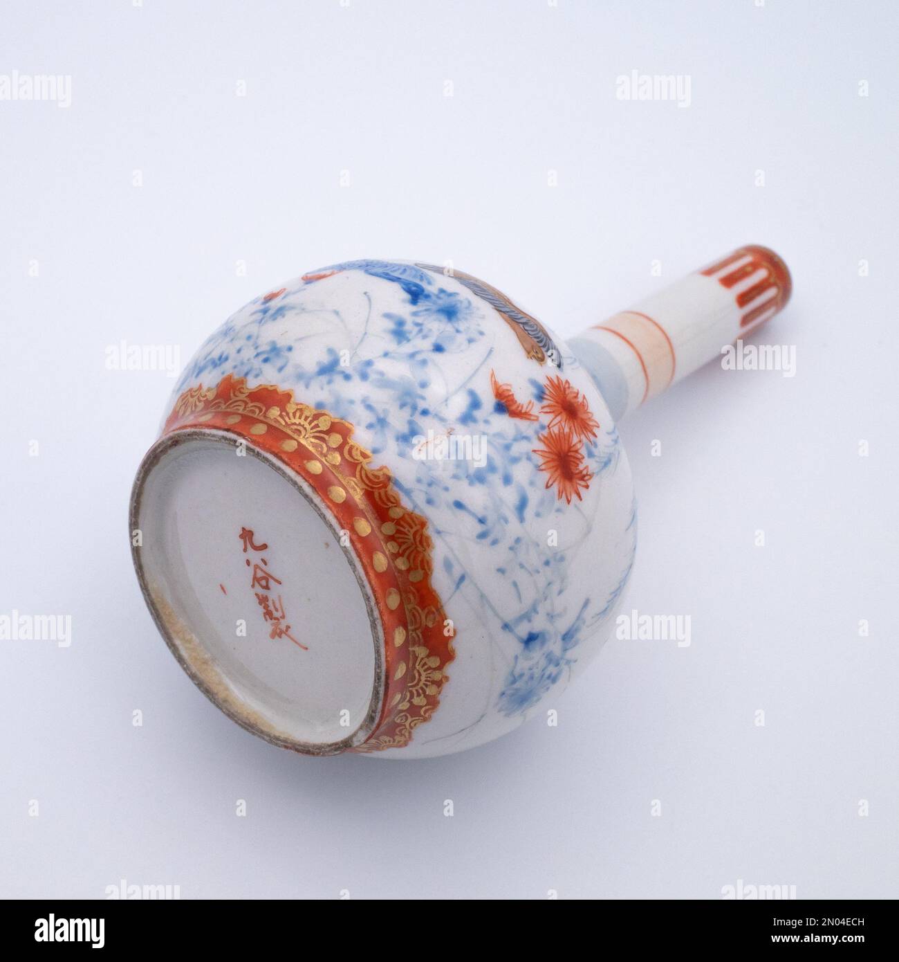 Antique Japanese Miniature Kutani Porcelain Bud Vase With Birds. Signed 九谷製 Stock Photo
