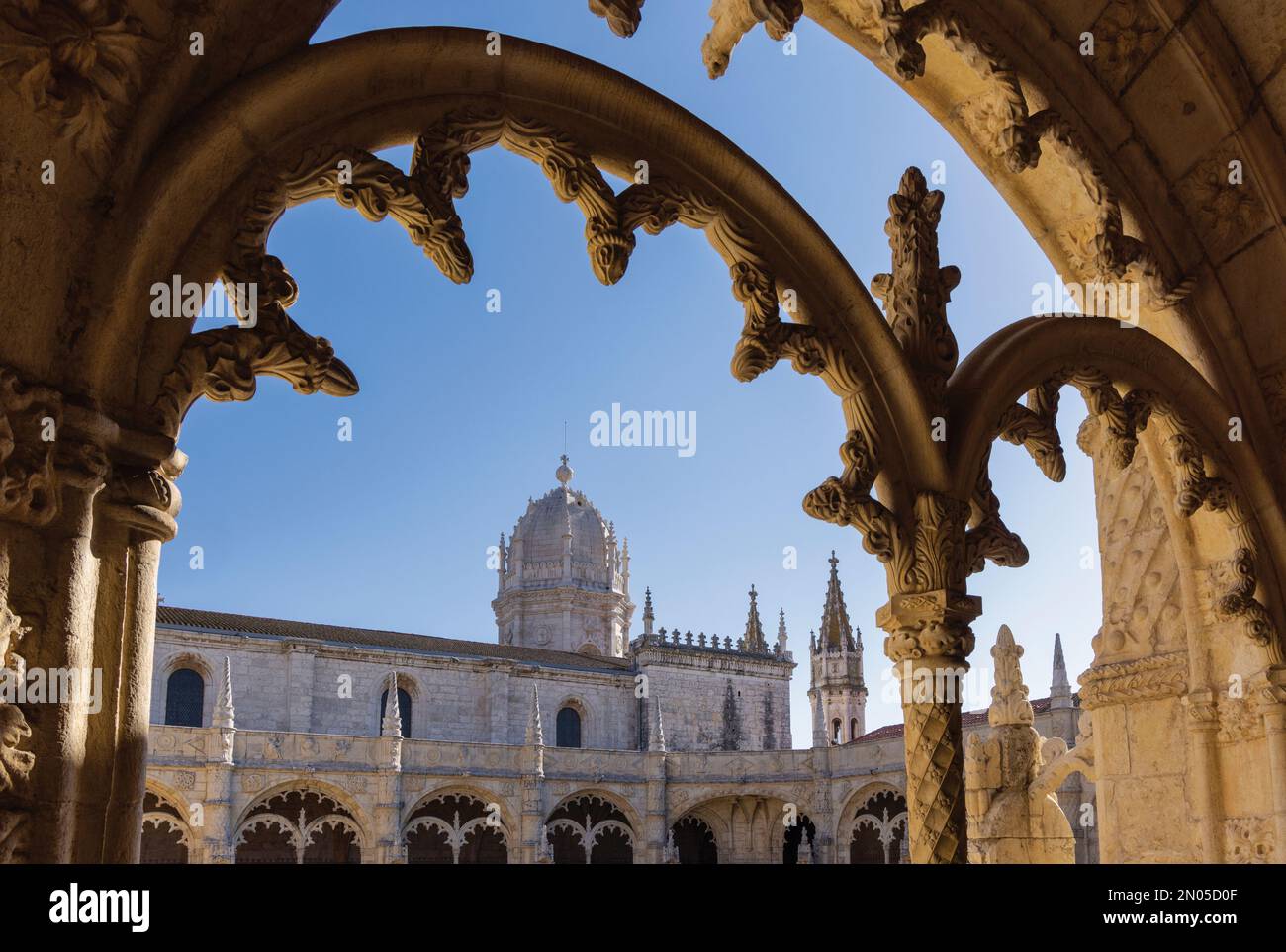 Lisbon, Portugal. The cloister of the Mosteiro dos Jeronimos/Monastery of the Hieronymites. The monastery is considered a triumph of Manueline archite Stock Photo